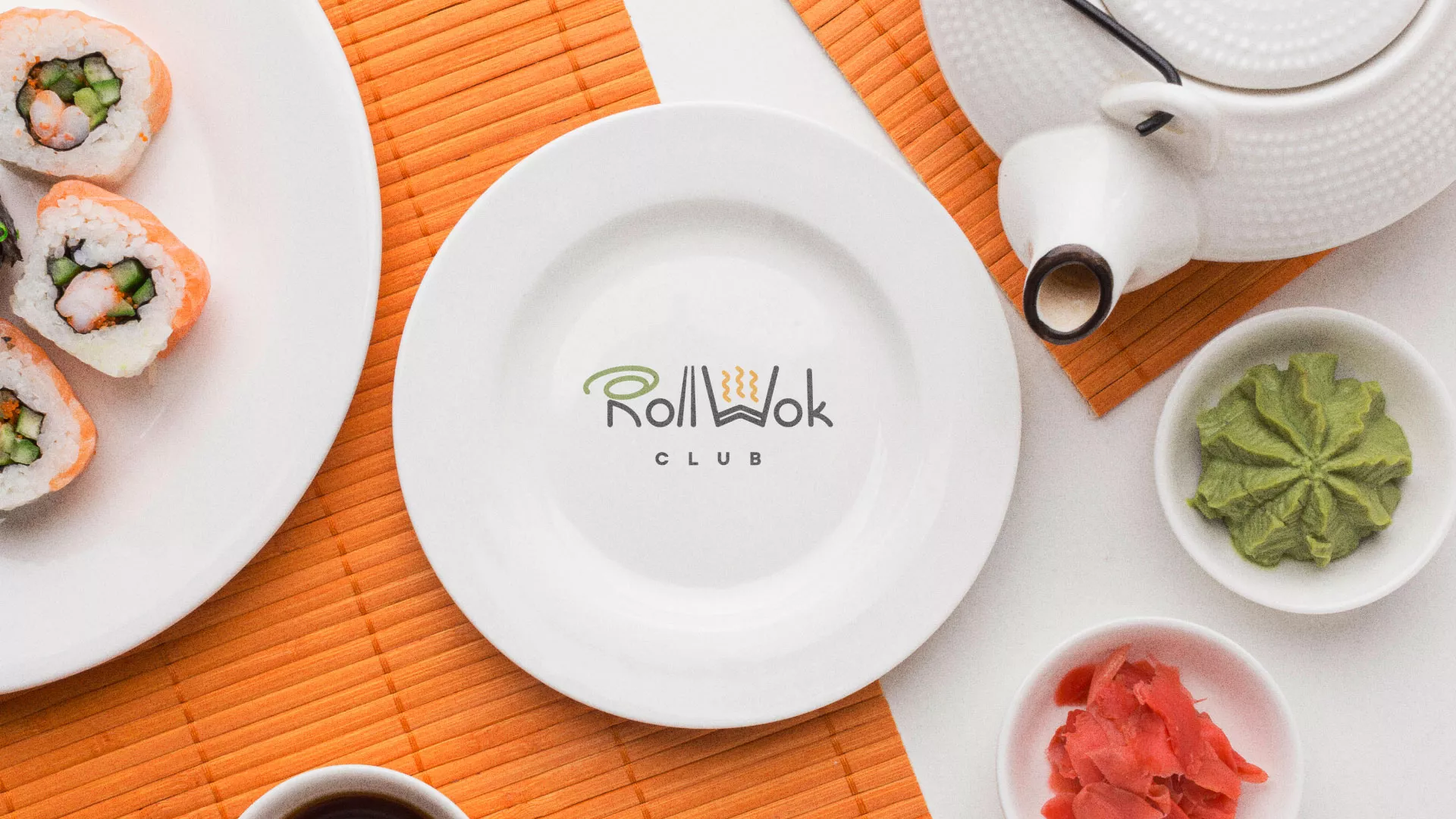 Разработка логотипа и фирменного стиля суши-бара «Roll Wok Club» в Устюжне